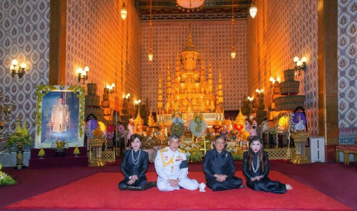ภาพหาชมยาก 21 ปี ผ่านไป 4 พระองค์ ฉายพระรูปร่วมกัน 