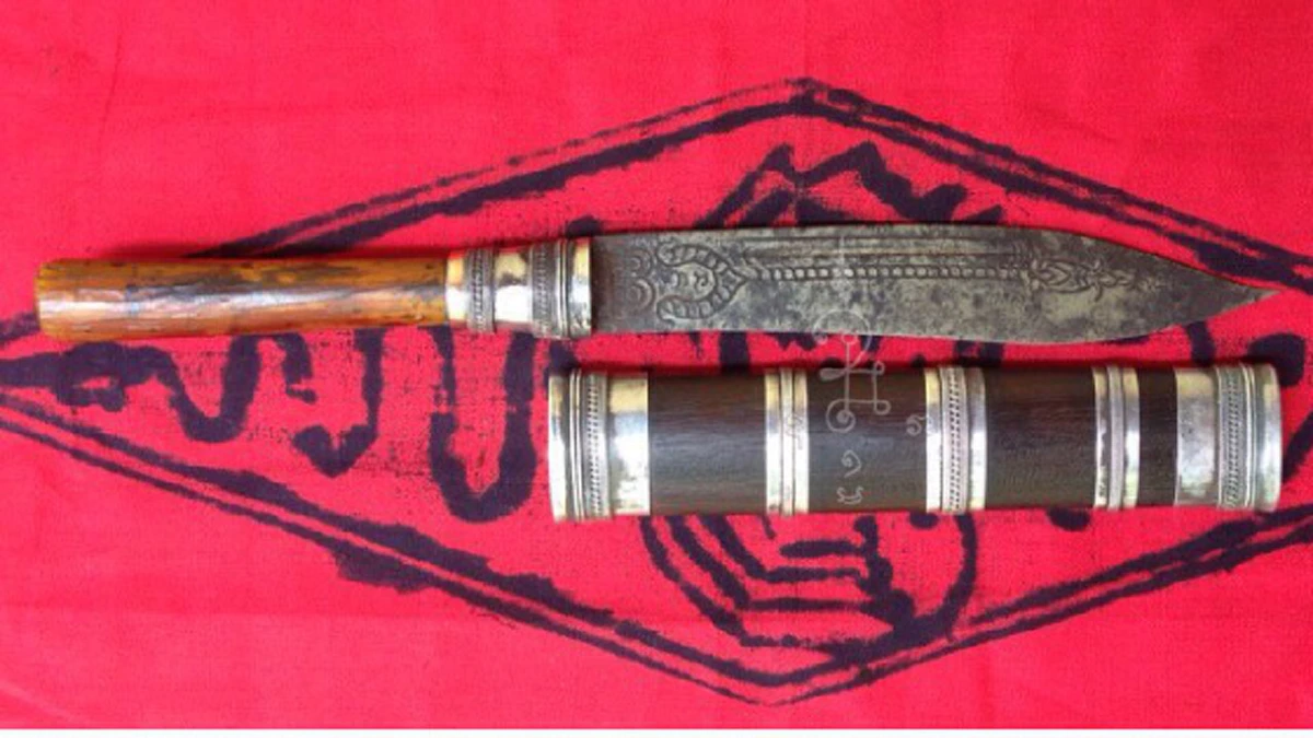 มีดหมอ หลวงพ่อเดิม วัดหนองโพธิ์ ไม่เพียง!!! ปราบผี คงกระพัน คุณไสย...แม้แต่!! จระเข้ดุๆ ยังสะกดอย่างง่ายดาย....