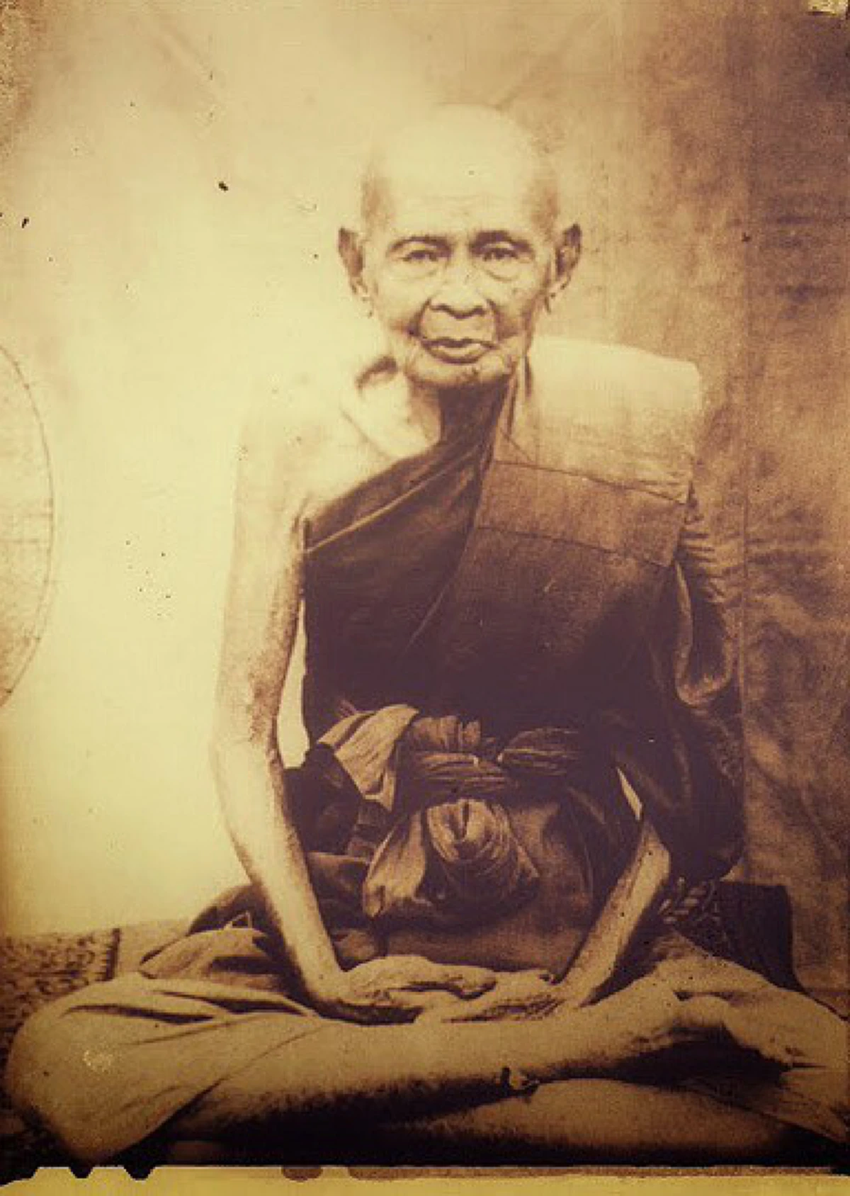 สาธุรัวๆ ปาฏิหาริย์บารมี!!"หลวงปู่รอด" อาจารย์"หลวงพ่อเอี่ยม" ก้าวเดินบนใบบัวได้ ไม่มีตก!!