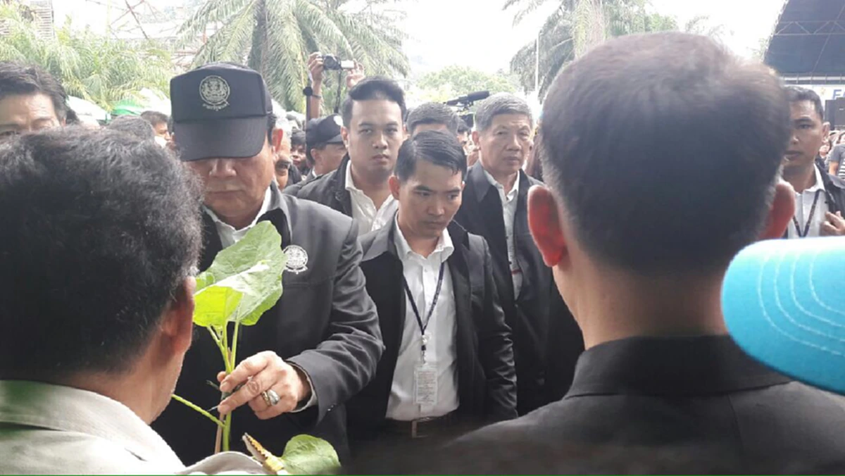 ทะเบียนสวย !!! รถลุงตู่ลุยน้ำท่วมสุราษฎร์ "4 กศ 4336" ขับเคลื่อน 4 ล้อ TR Transformer Plus 4 โฟร์วีลสุดแกร่ง