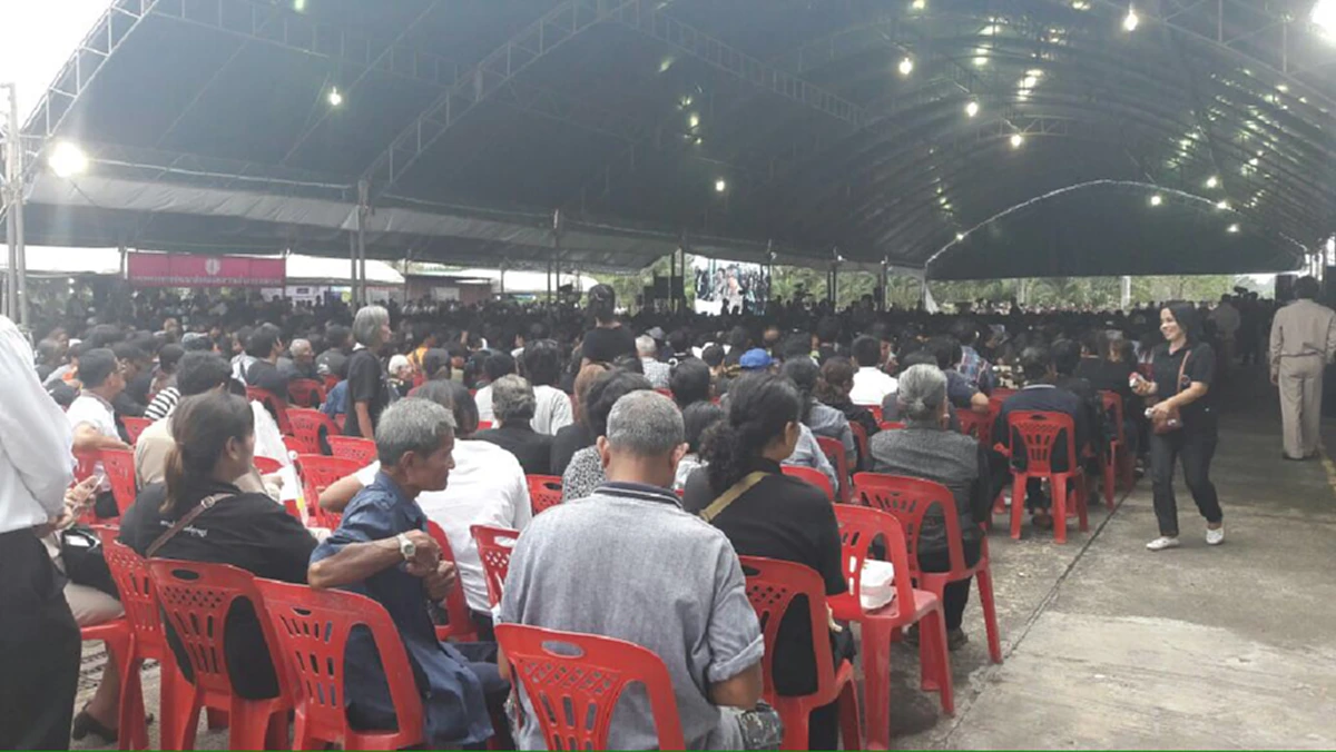 ดังไม่แพ้ดารา!! ชาวใต้กรี๊ดสนั่นเปิดเพลง "สายโลหิต-รักไม่ยอมเปลี่ยนแปลง" รับนายก ขณะ"ลุงตู่"ก็คึกคักหลังมีคนตะโกนบอก "รัก" ให้อยู่ยาวๆได้ไหม
