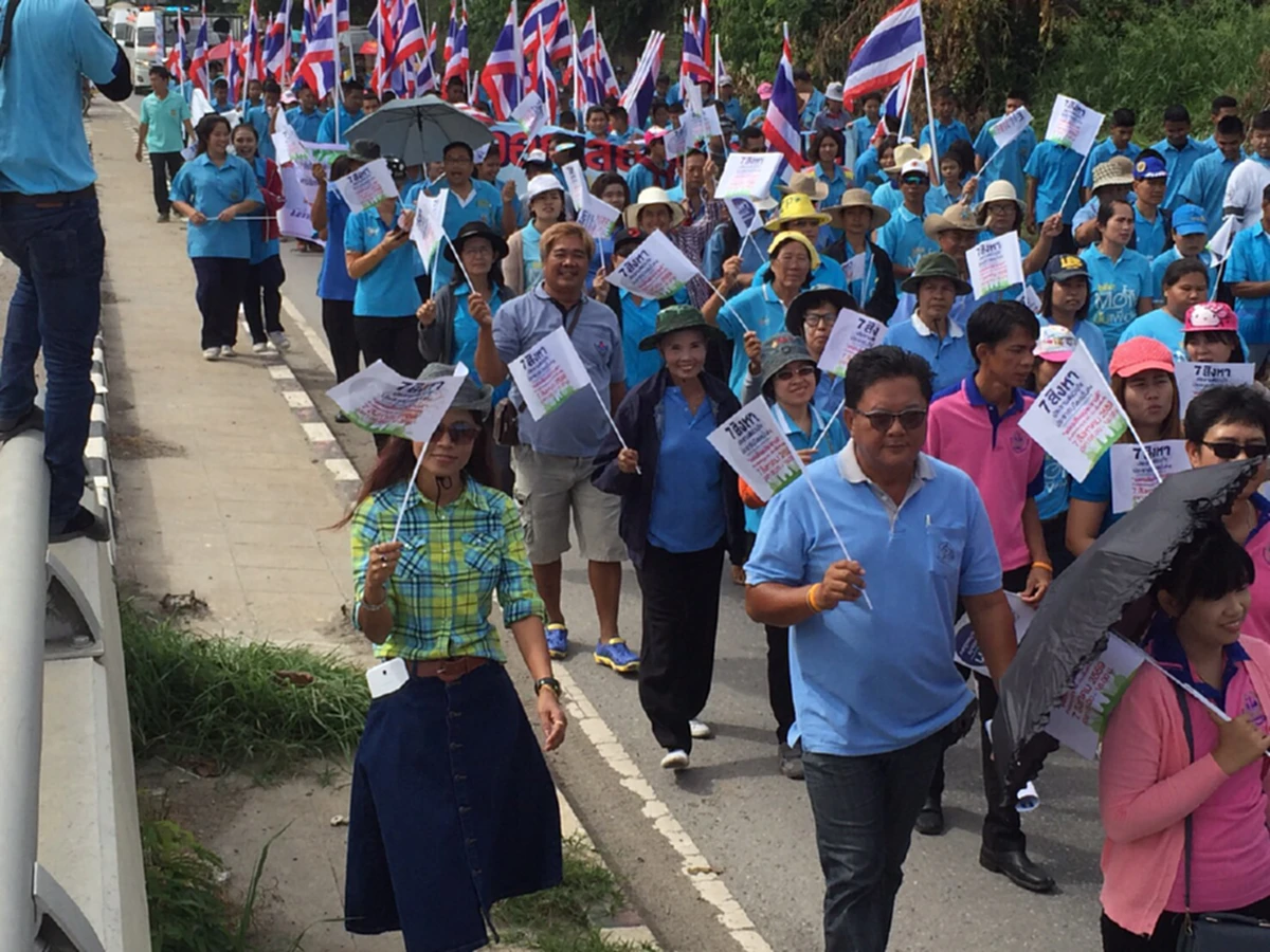 เท่ระเบิด!! นายอำเภอกรุงเก่า สวมมาดคาวบอย ขี่ม้าเร่งรณรงค์ประชามติ โค้งสุดท้าย (มีภาพ)