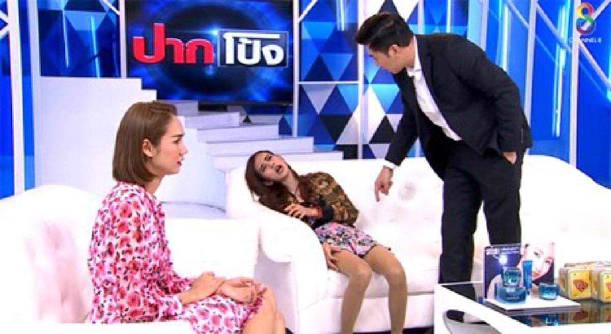ช็อก !!! เพจดังแฉ พริตตี้สาว ที่เคยผีเข้ากลางรายการทีวี หันมาถ่าย "หนังโป๊" แล้ว (มีคลิป)