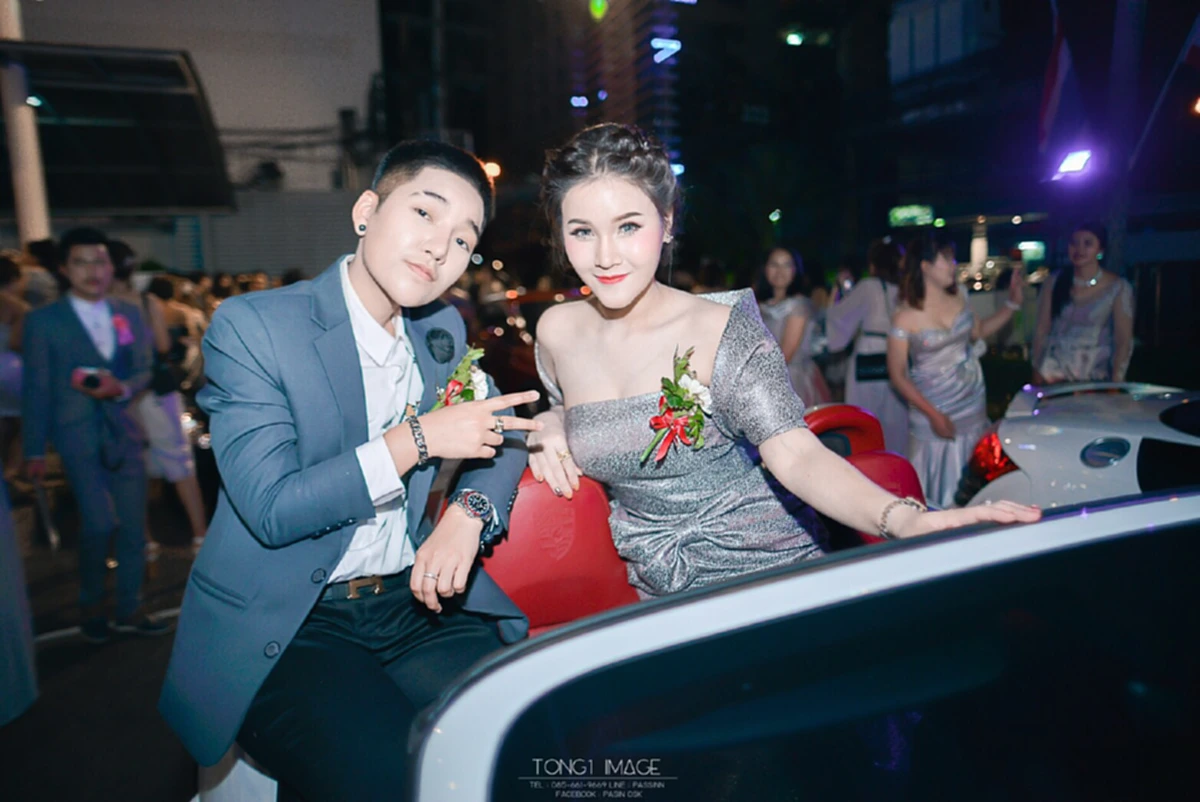 ครอบครัวสั่งขาด!! ห้ามคบทอม "ลูกสาวนักการเมือง" ควงสาวหล่อเข้ากรุงฯ พิสูจน์รักแท้ ผันตัวเองสู่สาวน้อย 100 ล้าน!!