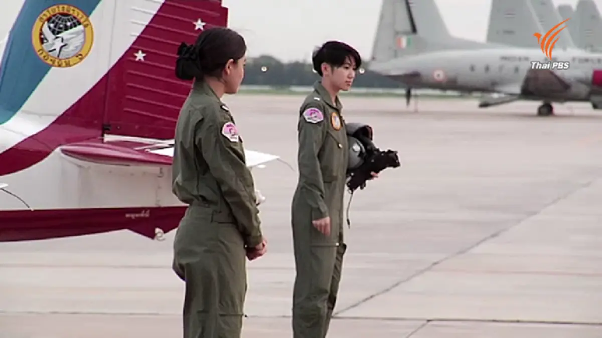 "2 นักบินหญิง ทอ." ประดับเครื่องหมาย-ติดยศ "เรืออากาศตรี" หลังผ่านการบินเดี่ยว (ชมคลิป)