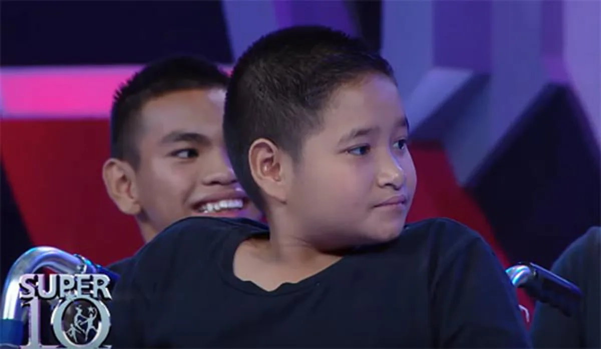 หัวใจไม่พิการ!!! สุดยอด "นักเรียนวีลแชร์" โชว์สเต็ป B-Boy Dance แลกกับสิ่งของที่ต้องใช้ส่วนรวม บอกเลยแต่ละท่าขั้นเทพจริงๆ (ชมคลิป)