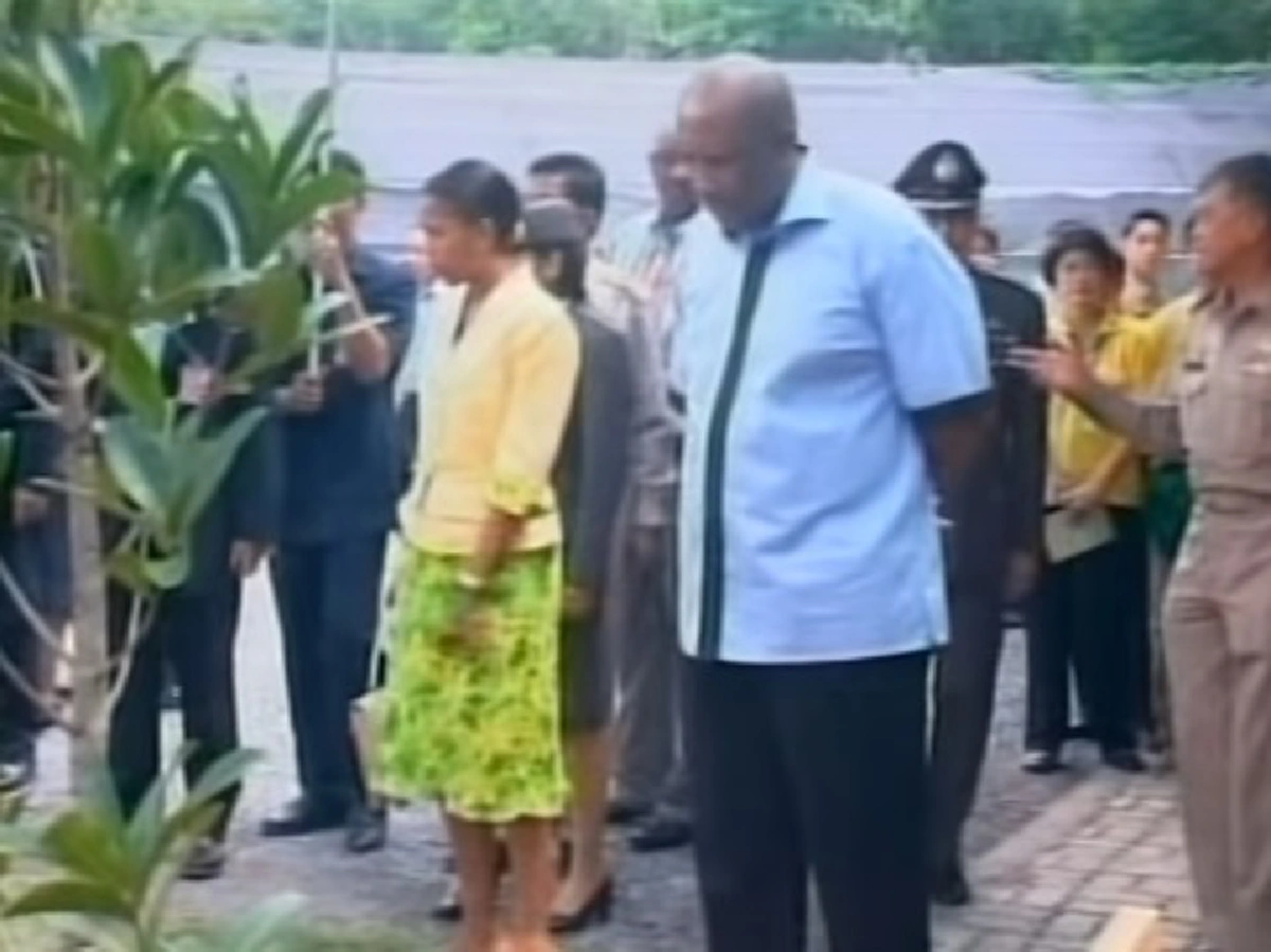 น้ำพระทัยแผ่ไพศาล กว้างไกลถึงทวีปแอฟริกาใต้.. เหตุผลสำคัญที่กษัตริย์เลโซโท เสด็จฯ ถวายสักการะด้วยพระองค์เอง (มีคลิป)