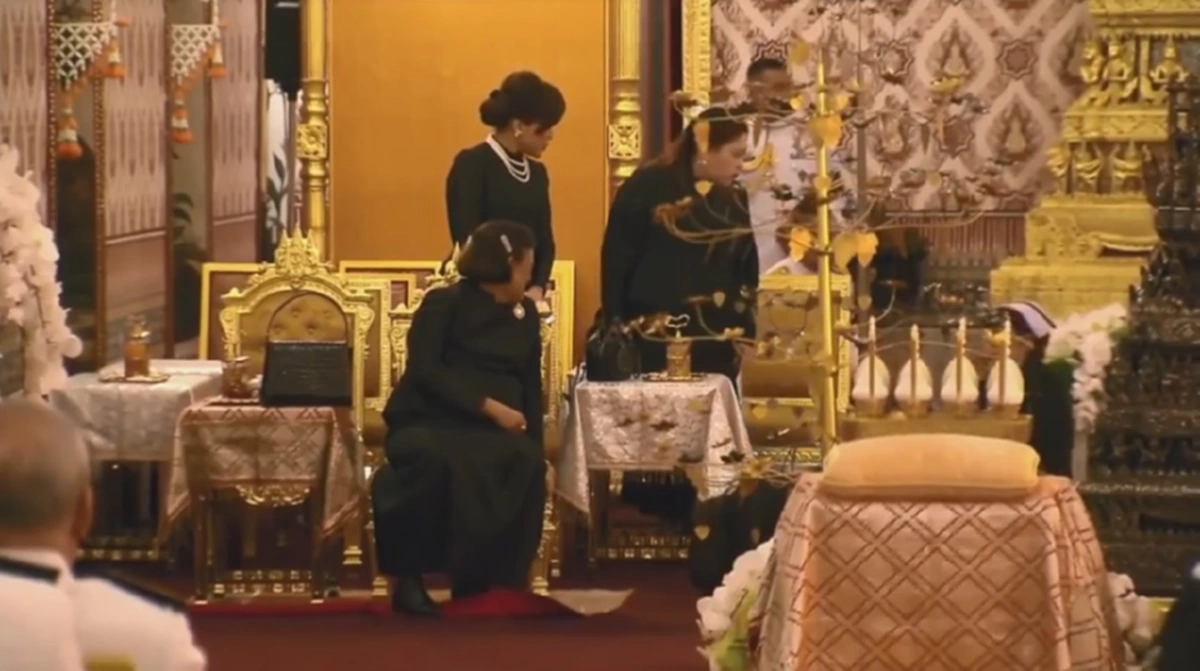 สายสัมพันธ์พี่น้อง.. "ฟ้าหญิงจุฬาภรณ์ฯ"  พระราชทานความเคารพ "ทูลกระหม่อมหญิงอุบลรัตนฯ" ในฐานะพี่สาว แม้ดำรงพระยศน้อยกว่า (มีคลิป)