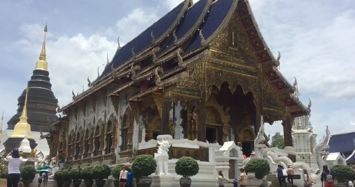 เคยไปหรือยัง!? นทท.แห่ชมความงดงามของศาสนสถานและสถาปัตยกรรม "วัดบ้านเด่นสะหรีศรีเมืองแกน" บอกเลยต้องไปสักครั้ง!(มีภาพ)
