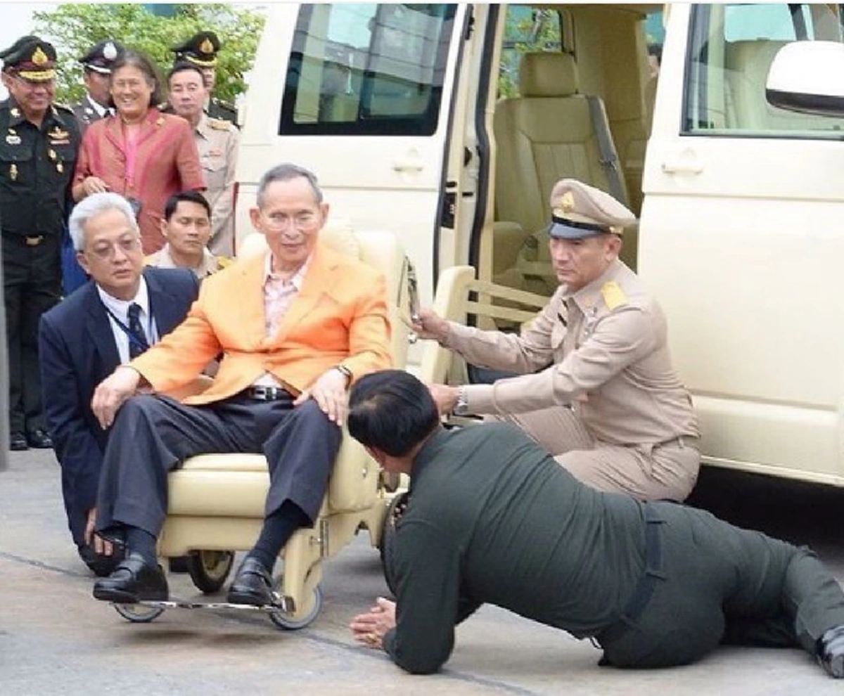จากหัวใจทหารของพระราชา... "บิ๊กตู่" เอ่ยช่วงชีวิตในกองทัพประทับใจทุกภารกิจ เฝ้าฯถวายงาน"ในหลวง รัชกาลที่ ๙" ย้ำจะทำตามพระราโชบายให้มากที่สุด