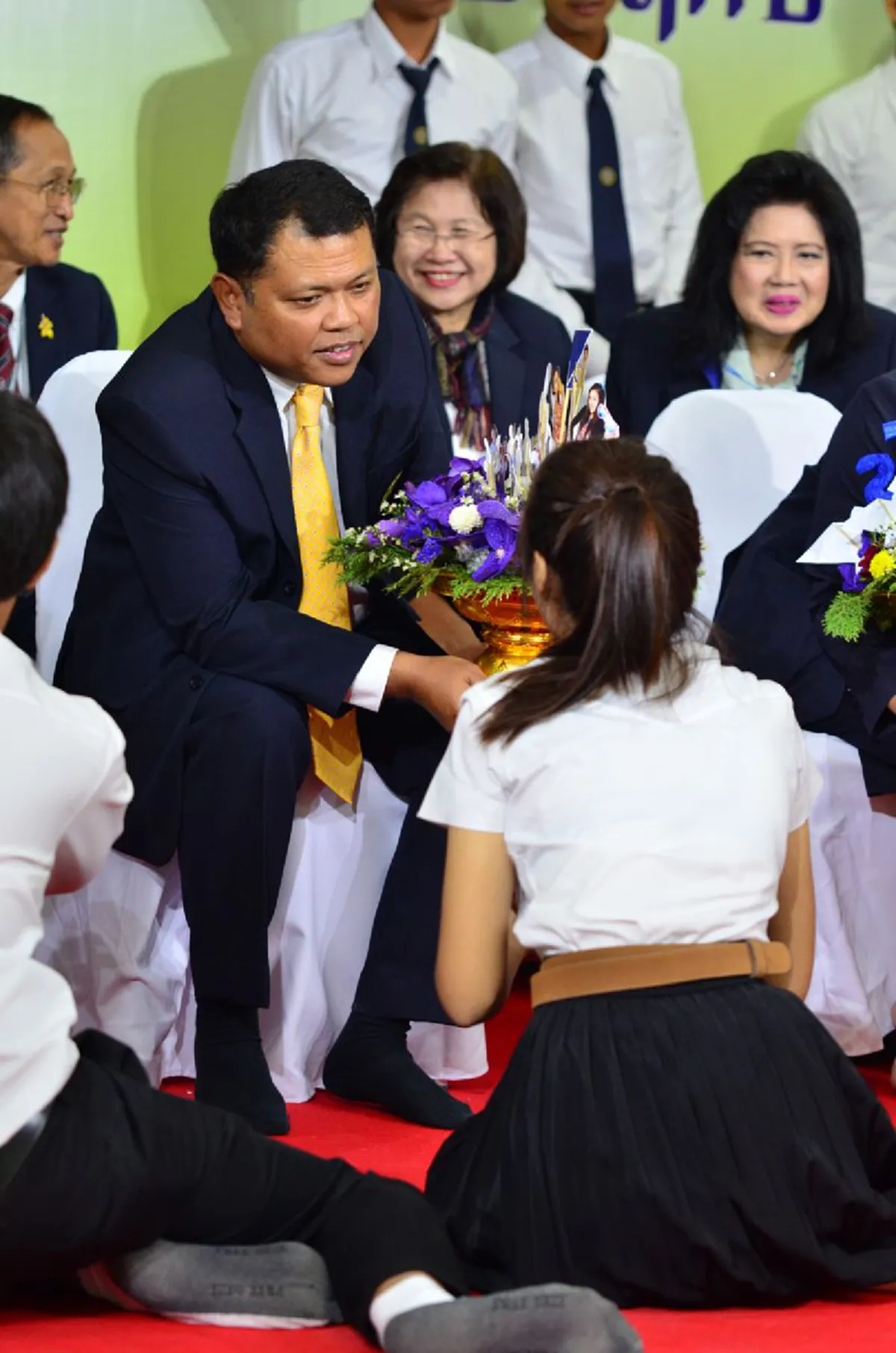 มนต์ขลังพิธีไหว้ครู!! "มหาวิทยาลัยราชพฤกษ์" ระลึกพระคุณบูรพาจารย์ ประเพณีที่ไม่มีวันเลือนหาย