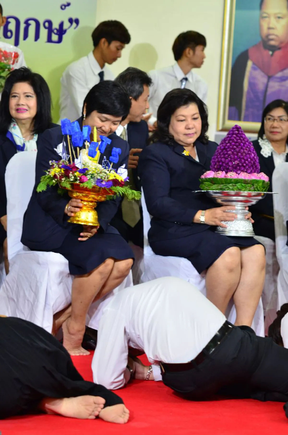 มนต์ขลังพิธีไหว้ครู!! "มหาวิทยาลัยราชพฤกษ์" ระลึกพระคุณบูรพาจารย์ ประเพณีที่ไม่มีวันเลือนหาย