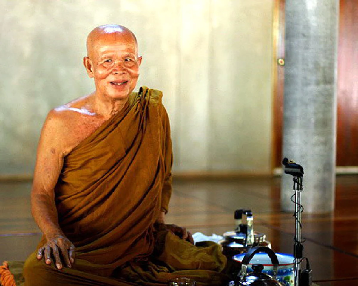 น้อมกราบ..."หลวงปู่บุญมี ปริปุณโณ"  ศิษย์อาวุโส "หลวงตามหาบัว" ในวัยใกล้ 90 ปี แต่ยังเดินจงกรมทุกวัน เสาหลักพระกรรมฐาน