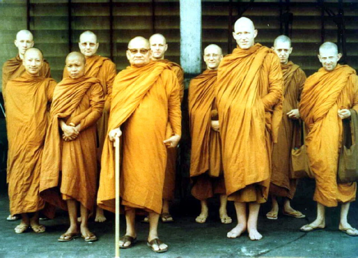 คับที่อยู่ได้...คับใจอยู่ยาก! เมื่อพระอาจารย์โรเบิร์ตมาอยู่วัดหนองป่าพงแล้วกลุ้มใจ...หลวงพ่อชาพูดอะไรถึงทำให้ท่านฉุกคิดได้?!