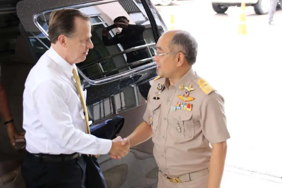 แฉแหลก!!!...คนไทยตื่น "ทูตสหรัฐฯ" เยือนจ.พังงา สงสัยดูพื้นที่รบทะเลอันดามัน???