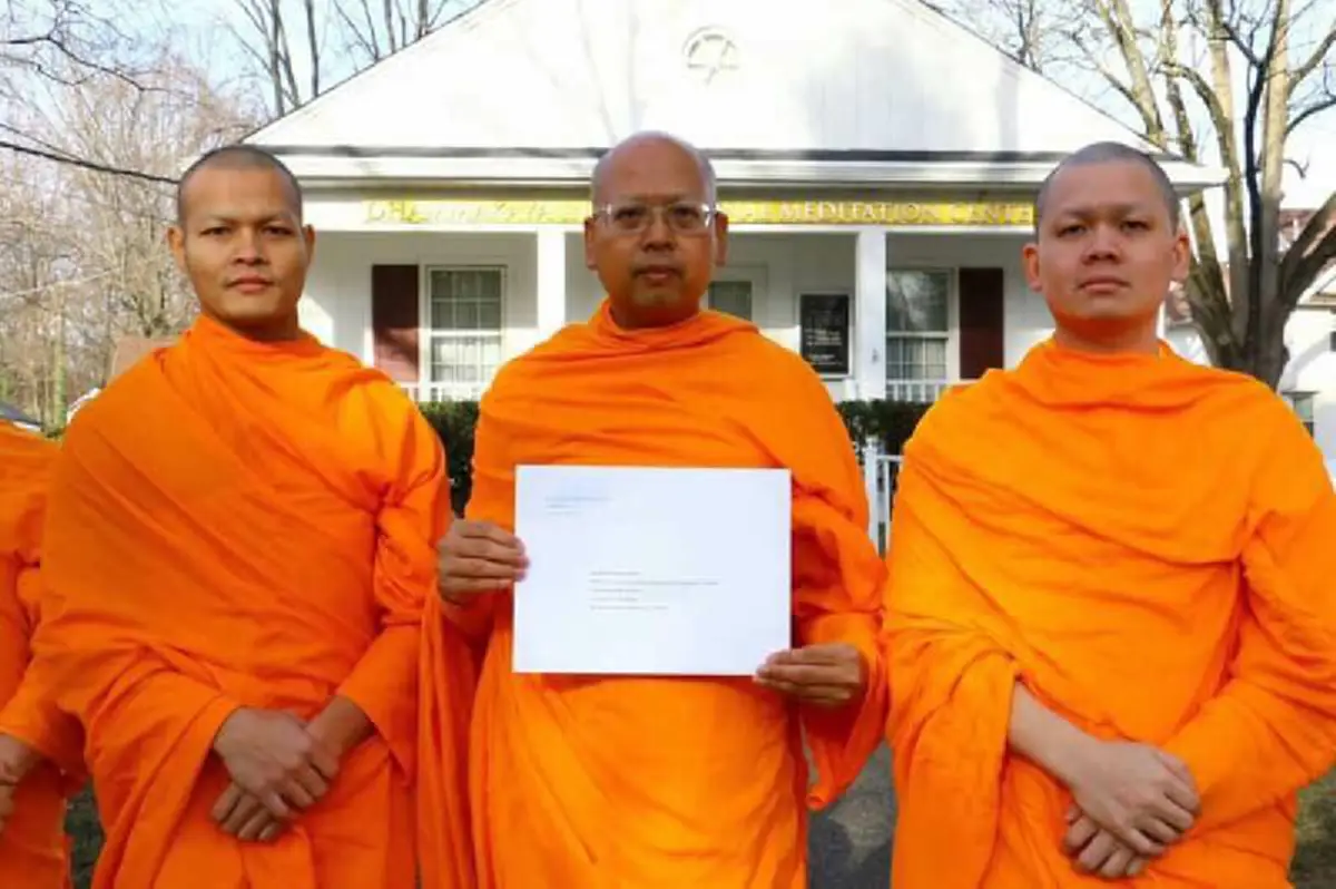 เป็นพระห้ามมุสา !!! พระสงฆ์ธรรมกายสหรัฐ เคลื่อนที่บุกฟ้องสหประชาชาติ ...อ่านแล้ว งง เรื่องที่ฟ้องยังไม่เกิดขึ้น ไม่เชื่อเช็คดูเอาเลย