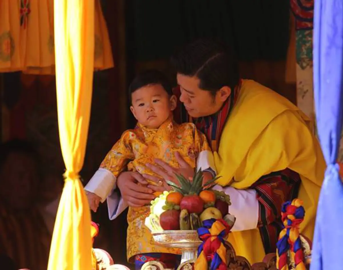เผยพระบรมฉายาลักษณ์ "เจ้าชายจิกมี นัมเกล วังชุก" พระราชโอรสใน "สมเด็จพระราชาธิบดีจิกมี" ในวันครบรอบ 109 ปีราชอาณาจักรภูฏาน