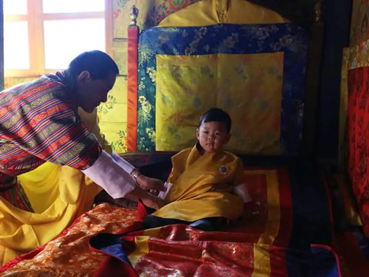 เผยพระบรมฉายาลักษณ์ "เจ้าชายจิกมี นัมเกล วังชุก" พระราชโอรสใน "สมเด็จพระราชาธิบดีจิกมี" ในวันครบรอบ 109 ปีราชอาณาจักรภูฏาน