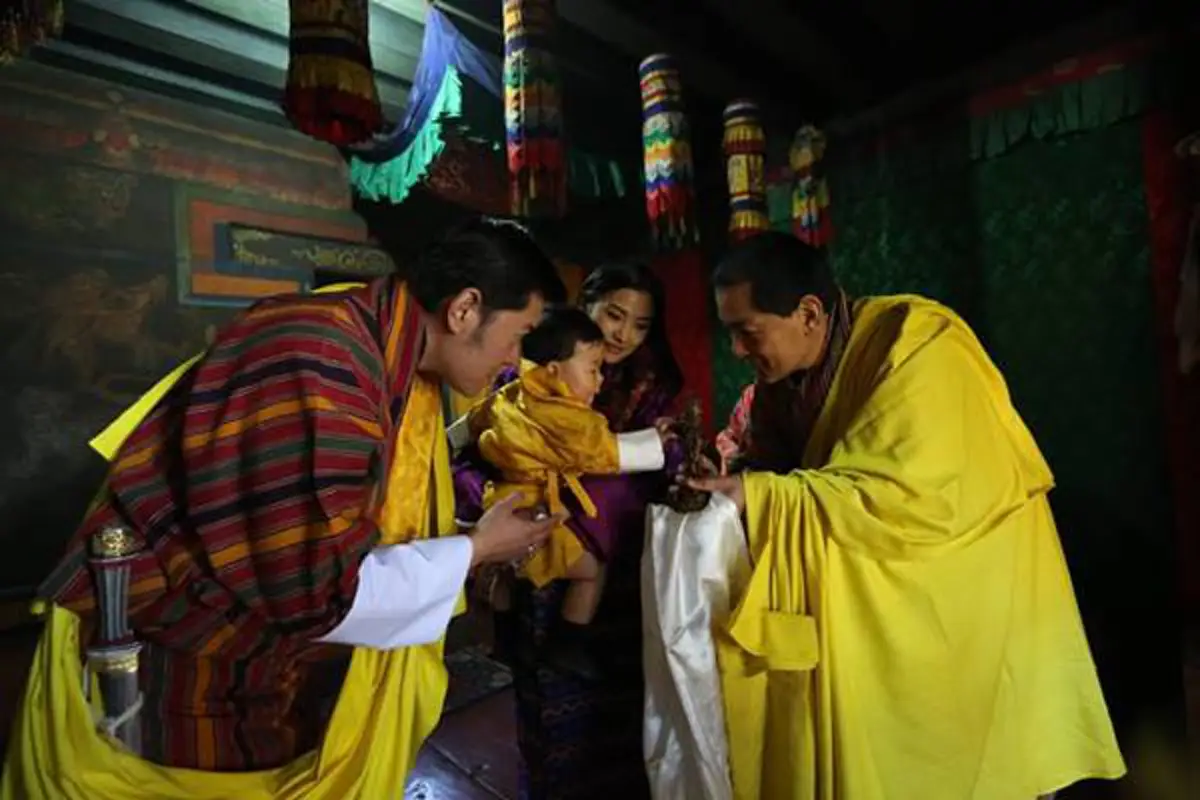 เผยพระบรมฉายาลักษณ์ "เจ้าชายจิกมี นัมเกล วังชุก" พระราชโอรสใน "สมเด็จพระราชาธิบดีจิกมี" ในวันครบรอบ 109 ปีราชอาณาจักรภูฏาน