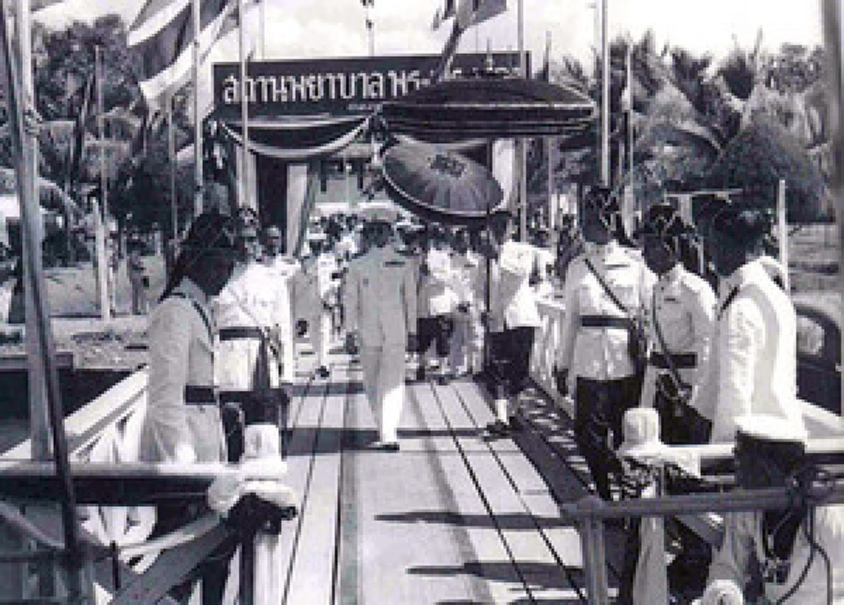 ที่สุดแห่งพระเมตตา..."สมเด็จพระนางเจ้าฯ"มิเคยถือพระองค์ แม้แต่ผู้ป่วยโรคเรื้อน ยังทรงยื่นพระหัตถ์ให้จับ เพราะ ทรงต้องการใกล้ชิดราษฎรให้มากที่สุด