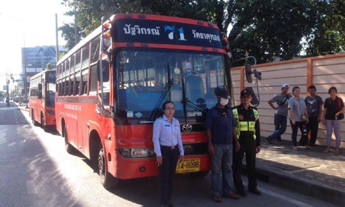 ฟังอีกด้านมืดเมล์สาย 71 ฉาว!!!  โชเฟอร์อ้างซิ่งระห่ำเพราะเหตุถูกเฉี่ยวชนก่อน สุดท้ายไม่รอดโดนหนัก ๆ ฐานเอาชีวิตผู้โดยสารไปเสี่ยงตาย!!?!!