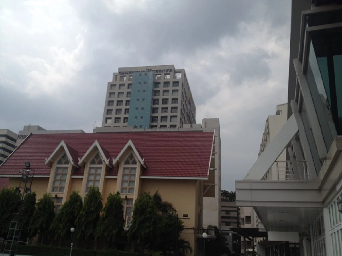 "พระองค์ไม่เคยละทิ้งประชาชน"!!!  อดีตคณบดีแพทย์ศิริราชย้อนภาพ "องค์พ่อหลวง" ขณะประทับรักษาพระวรกาย ฟังแล้วน้ำตาซึมในพระมหากรุณาธิคุณยิ่ง