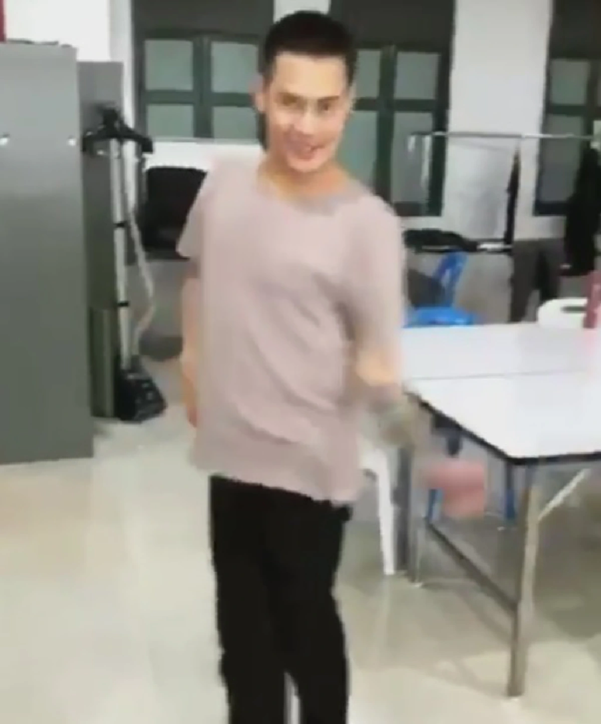 แม่มาแล้ว!!! "อ๊อฟ ปองศักดิ์" สวมวิญญาณนางงามเลียนแบบ "น้ำตาล ชลิตา" ประกวด Miss Universe บอกเลยกราบใจอินเนอร์ขุ่นแม่!! (ชมคลิป)