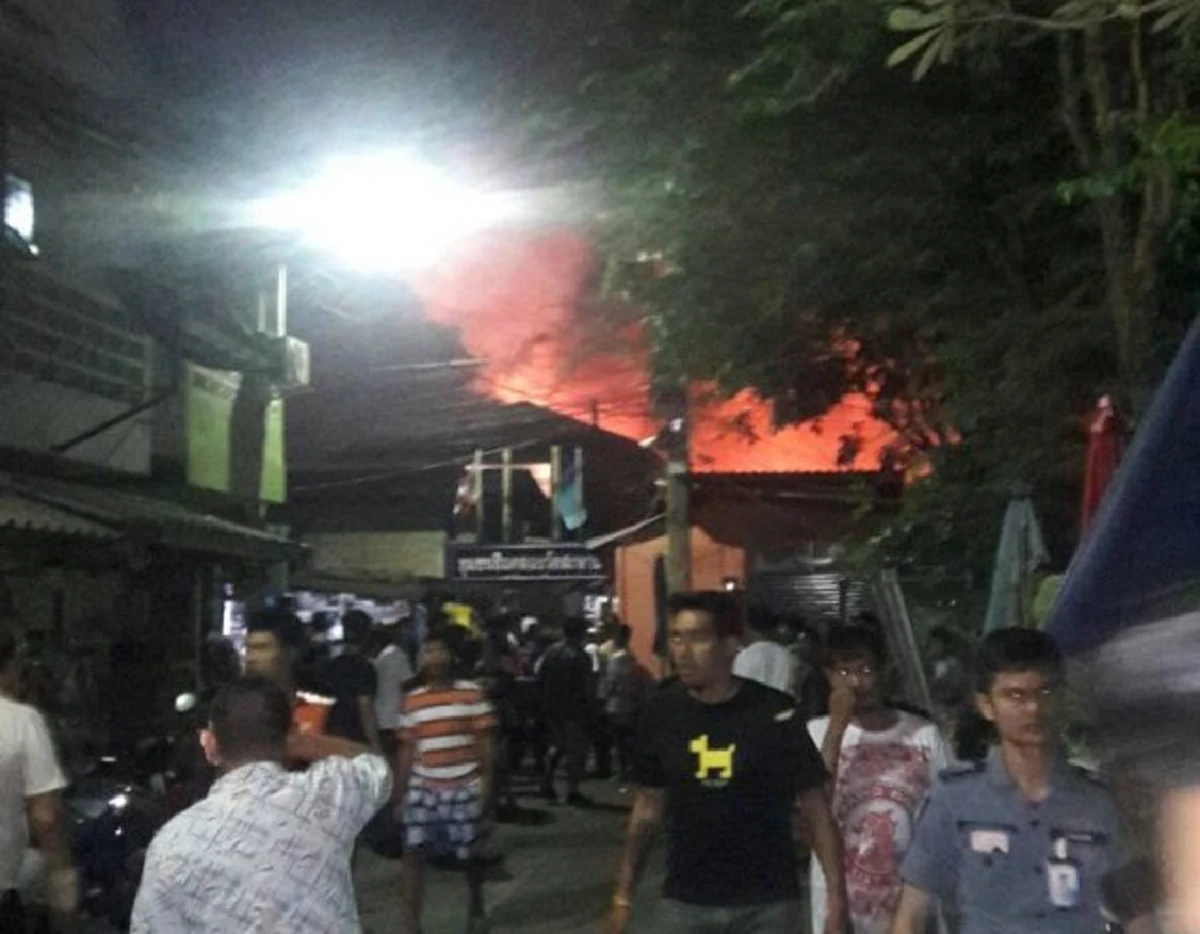 ด่วน!!! เกิดเหตุไฟไหม้ชุนชมคลองวัดสะพาน ย่านคลองเตย ประชาชนหนีตายอลหม่าน เจ้าหน้าระดมกำลังเข้าระงับเหตุ!!! (มีภาพ)