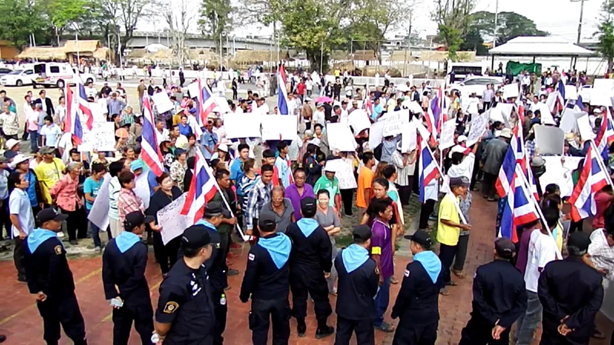 ค้านสุดตัว!!! ชาวอ่างทองฮือต้านโรงไฟฟ้าถ่านหิน หวั่นมลพิษ