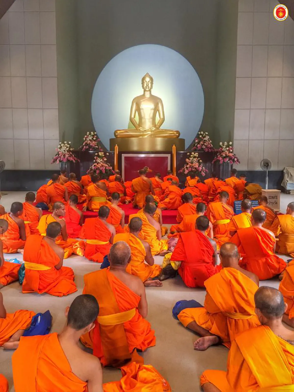 มาเป็น องคาพยพ !!!  ...ผ้าเหลือง เคลื่อนมาจากภาคเหนือ ส่งกำลังใจให้ ธัมมชโย ...งานนี้มาเต็มวัด (ชมภาพชุด)