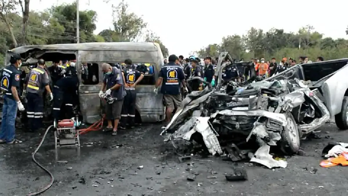 หรือเพราะเหตุนี้  !?!เปิดข้อมูลจาก "ขนส่งจันทบุรี" รู้แล้วสุดตะลึง ... "พนักงานขับรถ"  ทำหน้าที่เกินกว่า 30 ชั่วโมง  (รายละเอียด)