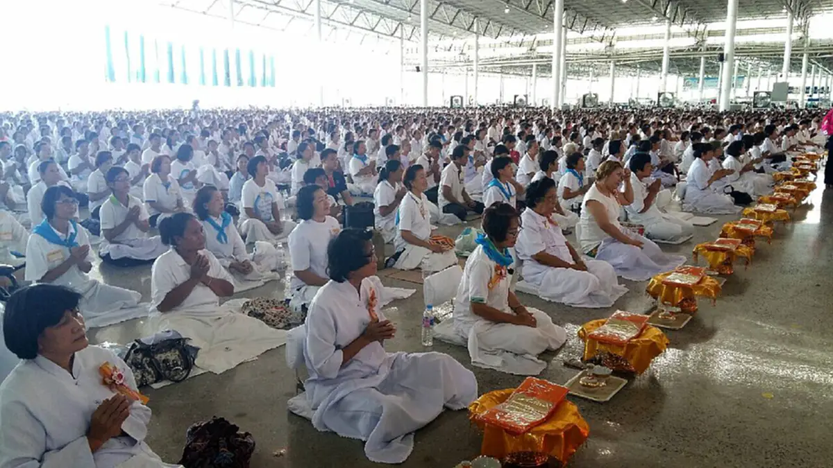 เสื่อม???...ระดมพระอีสาน ปกป้องงัดข้อกระบวนการยุติธรรม "ธัมมชโย" ผิดไม่ได้ เท่ากับทำหมันพุทธศาสนา(มีคลิป)