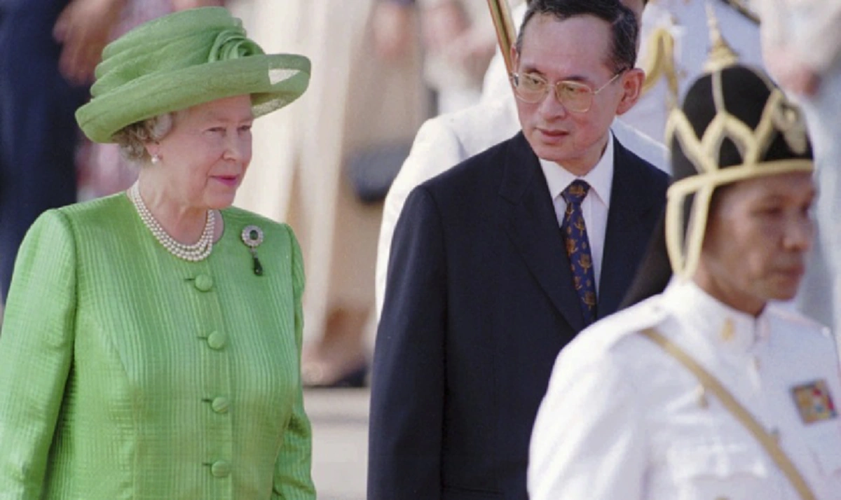 ควีนเอลิซาเบธ ทรงมีพระราชสาส์น "ส่วนพระองค์" ถึงสมเด็จพระราชินีนาถ ทรงแสดงความเสียพระราชหฤทัยอย่างยิ่ง (ภาพ+รายละเอียด)