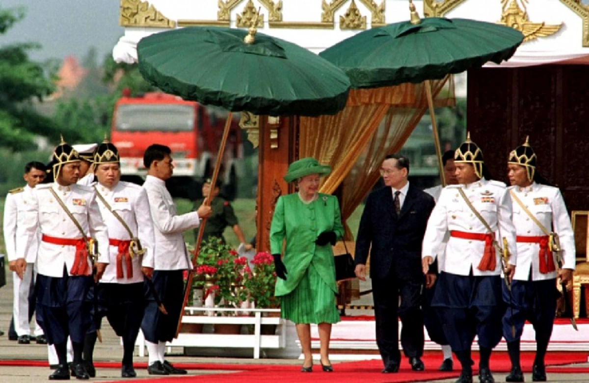 ควีนเอลิซาเบธ ทรงมีพระราชสาส์น "ส่วนพระองค์" ถึงสมเด็จพระราชินีนาถ ทรงแสดงความเสียพระราชหฤทัยอย่างยิ่ง (ภาพ+รายละเอียด)