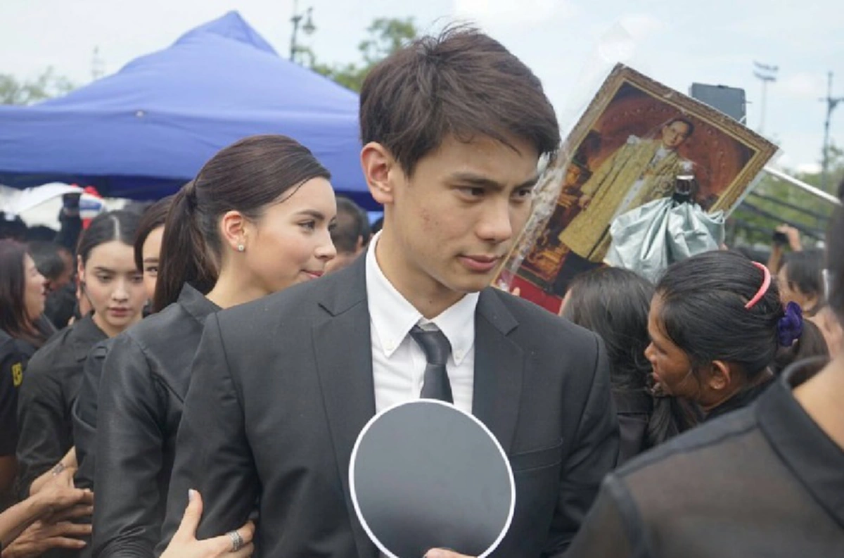 ชาวเน็ตแห่ชม "แบงค์ อาทิตย์" นักแสดงช่อง 7 หลังเข้าช่วยเหลือคนเป็นลมที่ท้องสนามหลวง งานนี้บอกเลยใจคุณหล่อมากๆ!!!