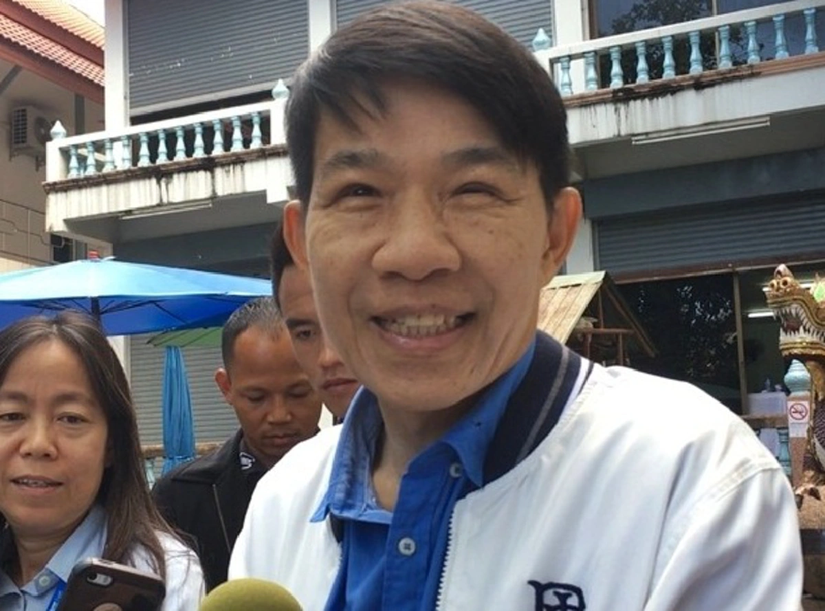 "โหรวารินทร์" ชี้!! ประชามติวันนี้จะผ่านไปด้วยดี หลังเดินทางไปใช้สิทธิ์ ย้ำปีหน้ามีเลือกตั้งแน่นอน!!?(มีภาพ)