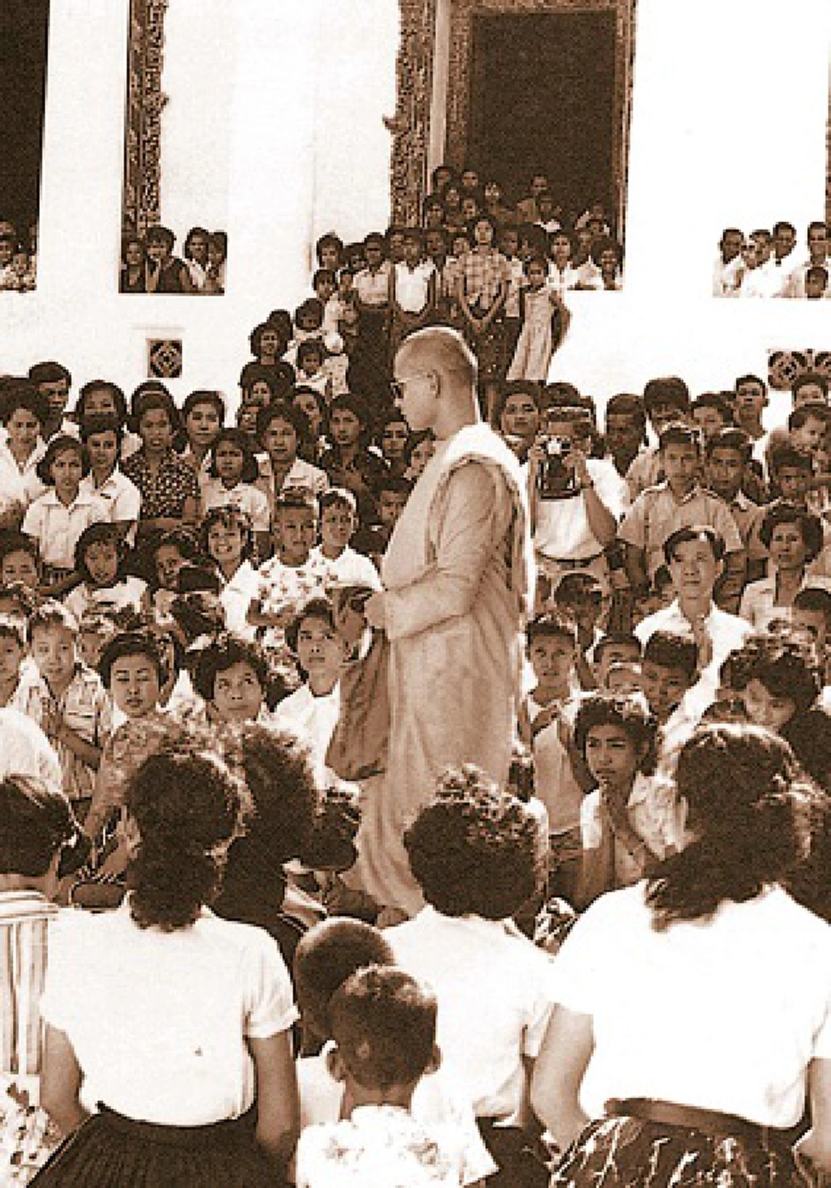 ประสบการณ์จริงจากการเวียนว่ายตายเกิดของ "หลวงพ่อฤๅษีลิงดำ"!! "พระโพธิสัตว์บนสวรรค์ชั้นดุสิต" ยังคงทำหน้าที่เพื่อสรรพสัตว์อย่างแข็งขันไม่ว่างเว้น...เฉกเช่นเดียวกับเมื่อครั้งบำเพ็ญบารมีในโลกมนุษย์!!