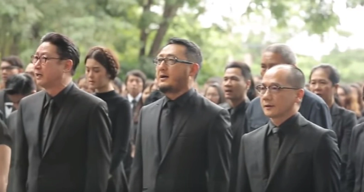 น้ำตาแห่งความอาลัย!! "ปัญญา นิรันดร์กุล" นำถวายอาลัยองค์พ่อหลวง จนเก็บความรู้สึกไม่อยู่ทำคนรอบข้างถึงร่ำไห้