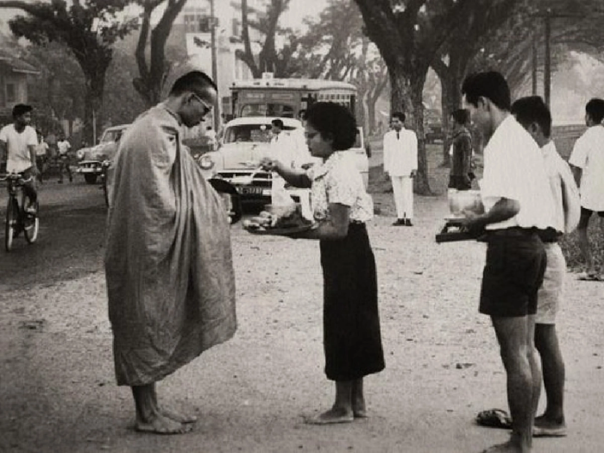 ในหลวงรัชกาลที่ ๙ ตรัสถึงธรรมะกับวิทยาศาสตร์ ... "พุทธศาสนาไม่ใช่ของคร่ำครึล้าสมัย แต่สอนความจริงที่อธิบายได้ด้วยเหตุผลทางวิทยาศาสตร์"!!