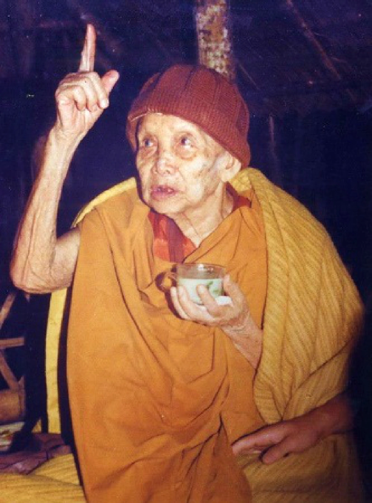 พูดน้อยต่อยหนัก!! เมื่อพระมหาเปรียญลองภูมิ "หลวงปู่บุดดา" แล้วเจอคำตอบ "ตีแสกหน้า" ... คำเดียวรู้เรื่อง!!