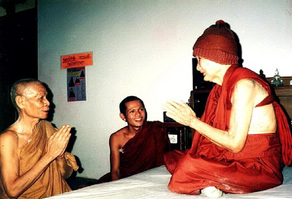 "กราบแก้โกรธ"!! ... เทคนิคเอาชนะความโกรธแบบง่ายๆ ตามสไตล์ "หลวงปู่บุดดา" ... รู้แล้วลองเลย!!