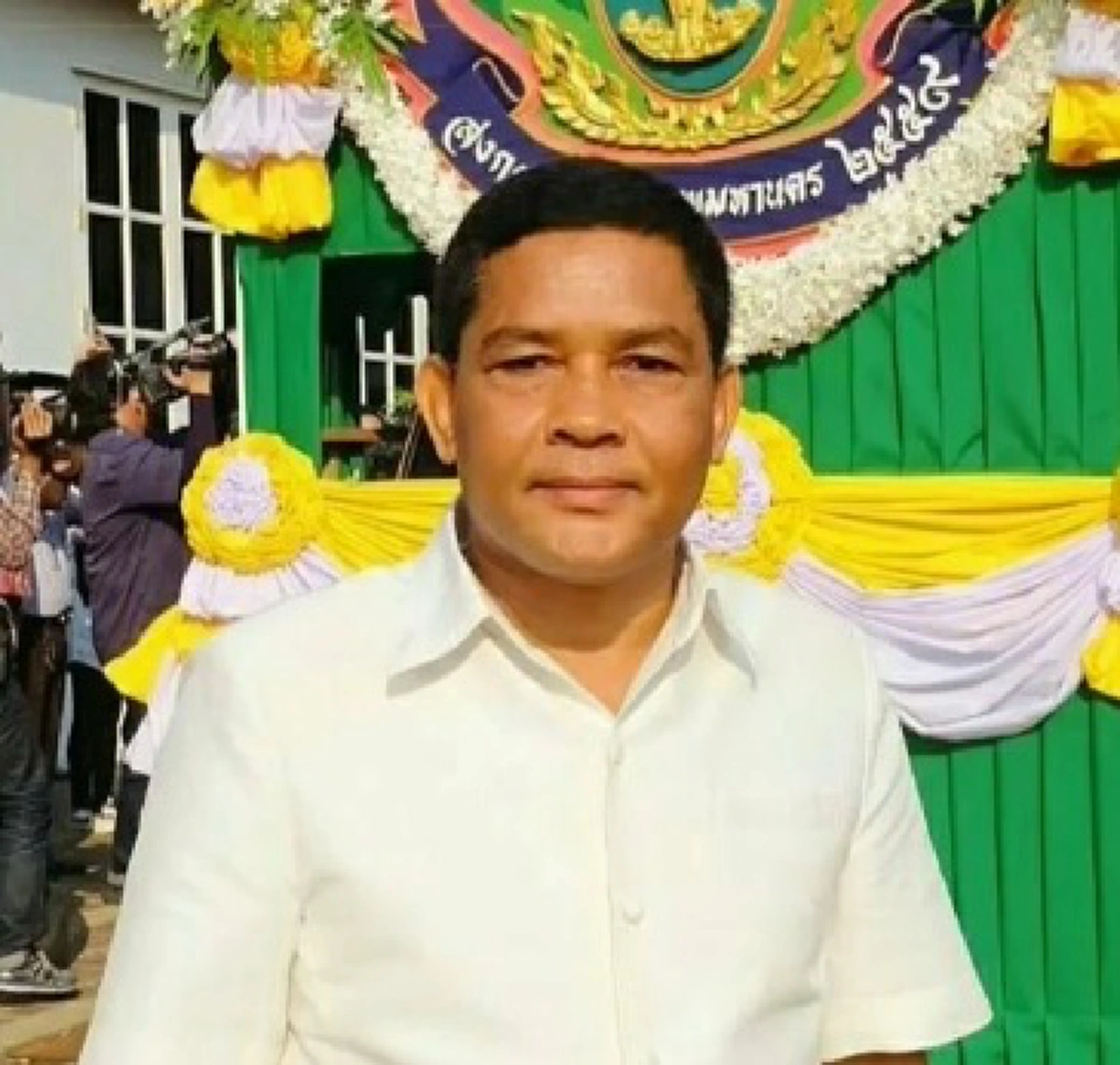 เศร้าเลยข่าวนี้!!! ผอ.เขตพระนครสิ้นใจแล้วหลังนำขรก.ออกกำลังกายเตะฟุตบอล เกิดอาการช็อกหัวใจหยุดเต้นหามส่งรพ.วานนี้ # R.I.P.