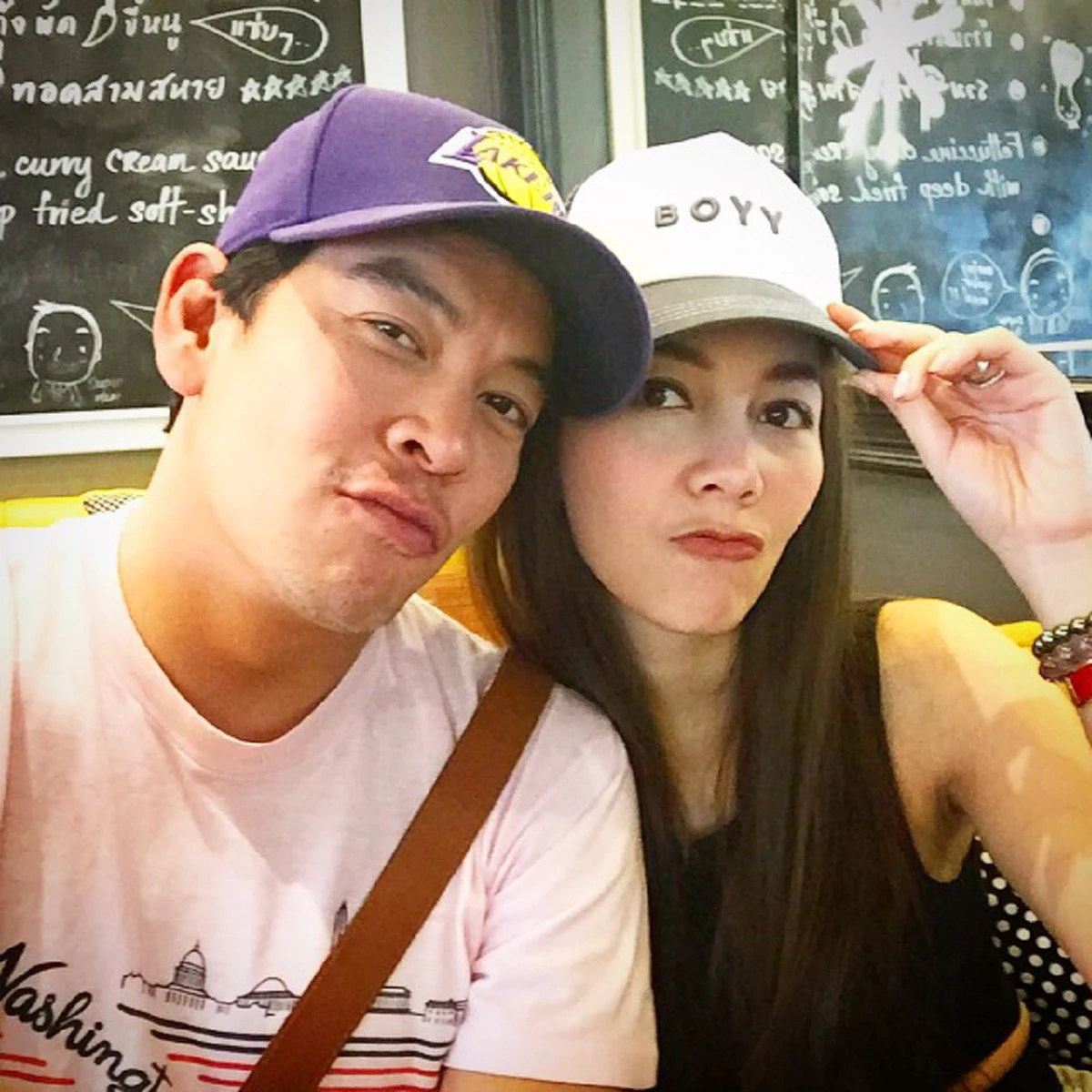ยังไงล่ะเนี่ย ชาคริต ยอมเปิดปากครั้งแรกสถานะ วุ้นเส้น...อยากให้ขาเตียงแข็งแรง เราทำดีที่สุดแล้ว  เอ๊ะแบบนี้ดูท่ารักจะจืดจางซะแล้ว 
