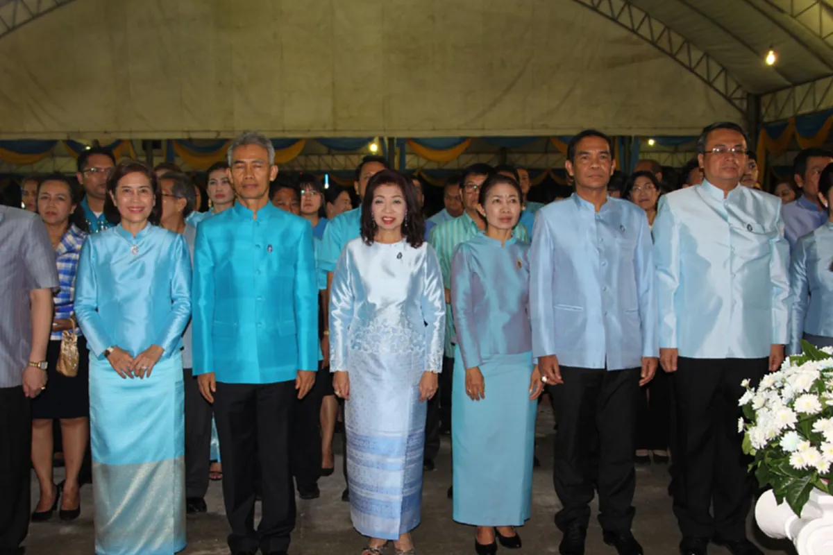 พลังแห่งความจงรักภักดีของ พสกนิกร ชาวไทย ...ที่กองกำลังชั่วร้ายก็ไม่อาจขวางกั้น (มีภาพ)