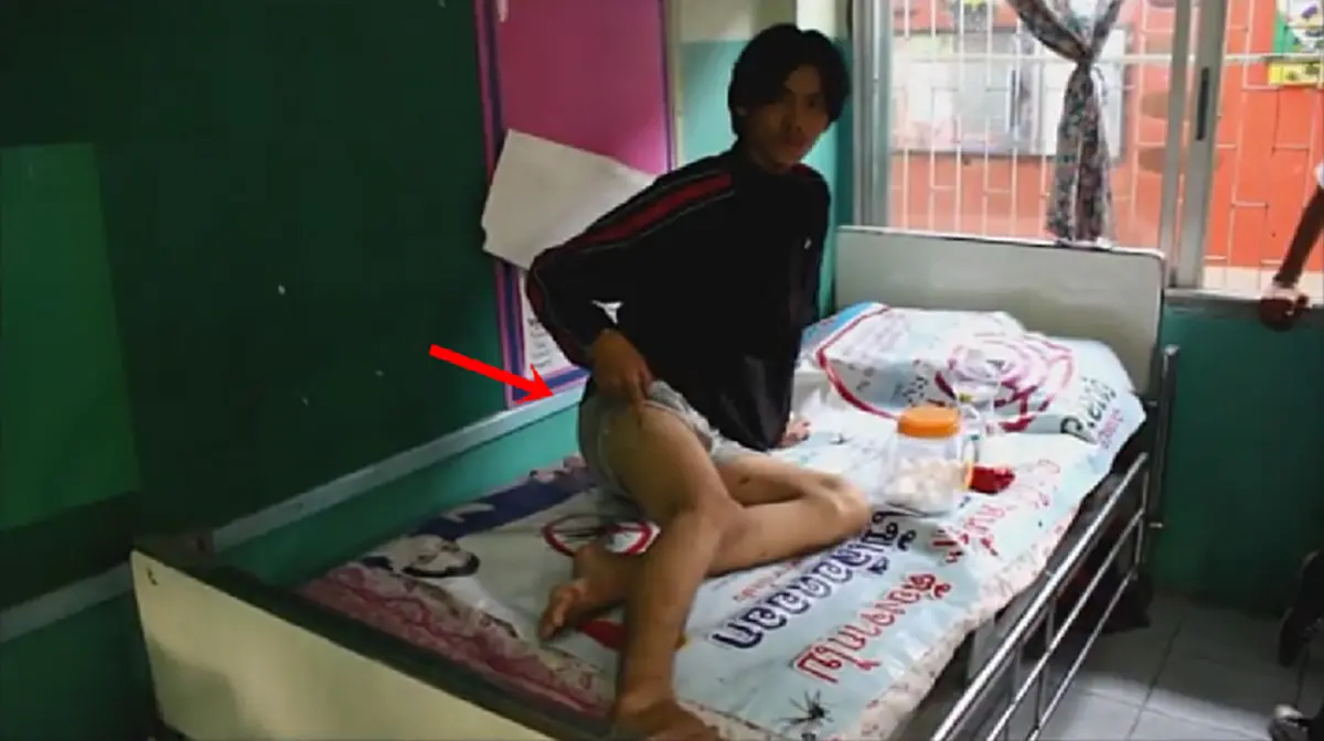 นักเรียนหรือนักเลง!! โจ๋ กศน.สุดห้าว ขว้างระเบิดปิดปอง ใส่วัยรุ่นแปลกหน้า เหตุแค่มองหน้าเฉยๆ เจ็บ 1 ราย