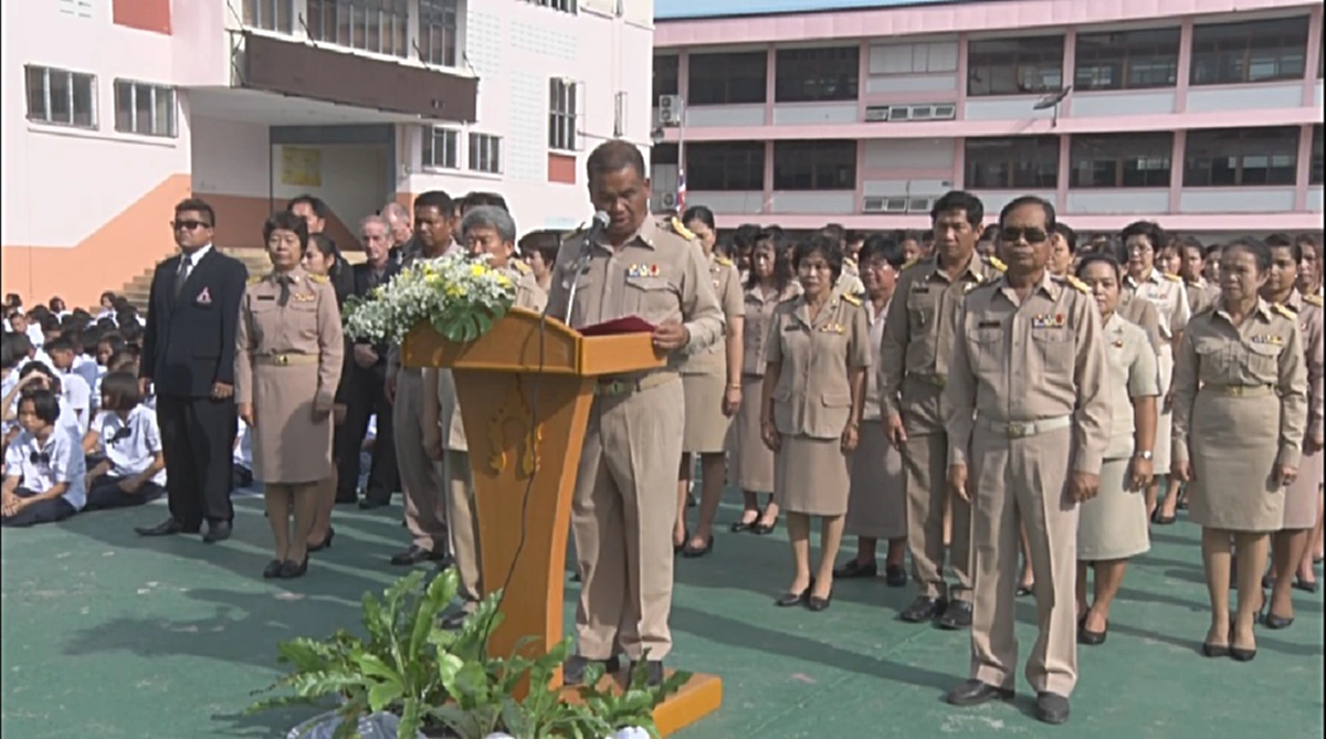 น้อมรำลึกในพระมหากรุณาธิคุณ  ร.ร.สตรีสิริเกศ ครู - นักเรียนกว่า3,000คน ร่วมถวายความอาลัย หลังเคยได้รับพระราชทานทรัพย์พัฒนาร.ร.