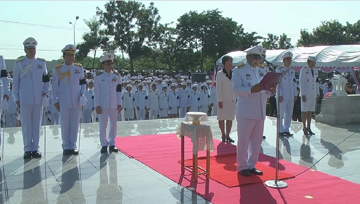 น้อมรำลึก!! พ่อเมืองนครปฐม นำเหล่าข้าราชการ-นร. ถวายราชสดุดี เสด็จพ่อร.5  เนื่องในวันปิยมหาราช