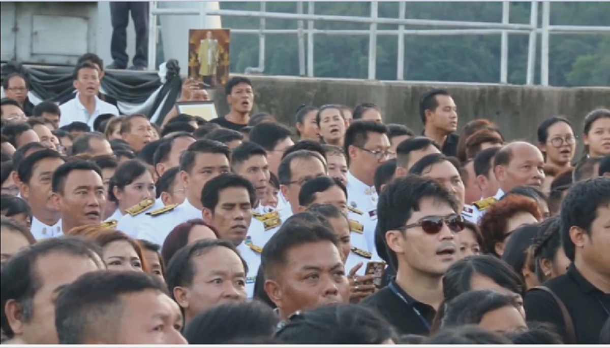 ยิ่งใหญ่อลังการ !!  พสกนิกรจ.ตาก กว่า1หมื่นคน ร่วมแปรอักษรบนสัน เขื่อนภูมิพล  เพื่อรำลึกถึงพระมหากรุณาธิคุณในหลวงร.9