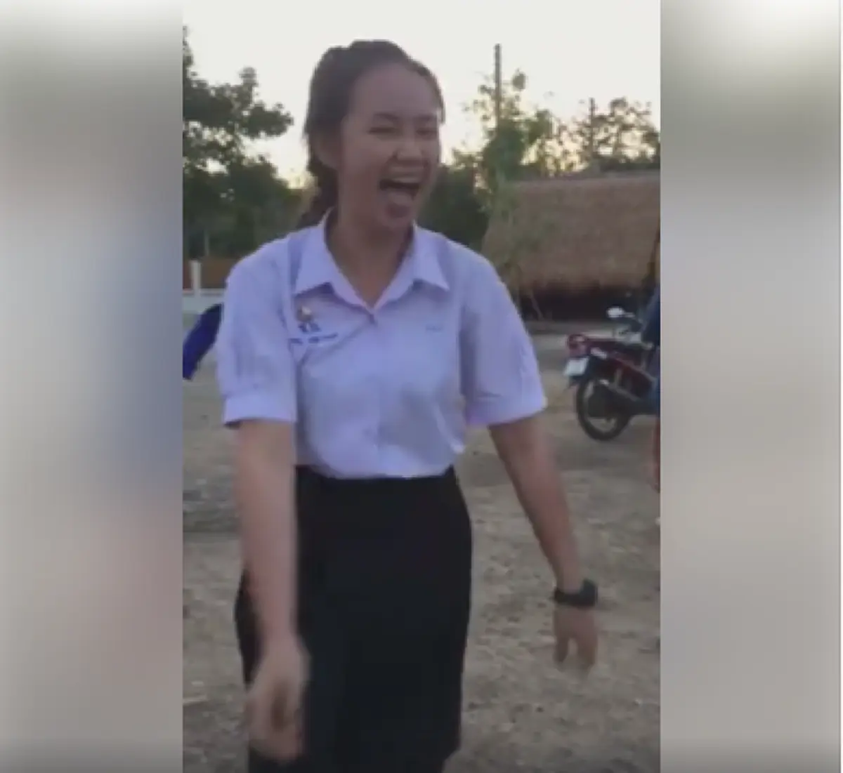 แห่ดูเป็นล้าน!! "สาว.ปลาย" ของขึ้น เมื่อถูกยายโทรจิก โพสต์ทีหลังยายไม่ต้องโทรตามได้ไหม? บอกเลยโคตรพีค!!(มีคลิป)