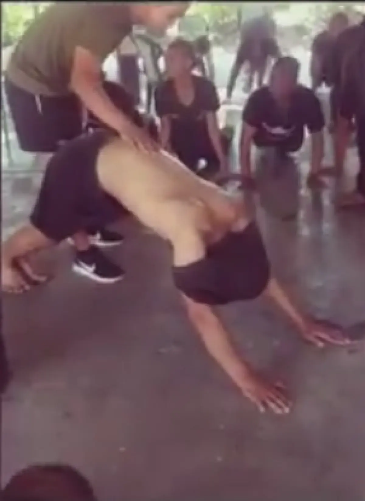 น้ำตาลูกผู้ชาย!! "ครูฝึก" แอ๊บโหดสั่งซ่อมทหารใหม่ สุดท้ายจัดเซอร์ไพรซ์หนัก ทำชายชาติทหารถึงกับร้องไห้ จดจำไปอีกนาน!!(มีคลิป)